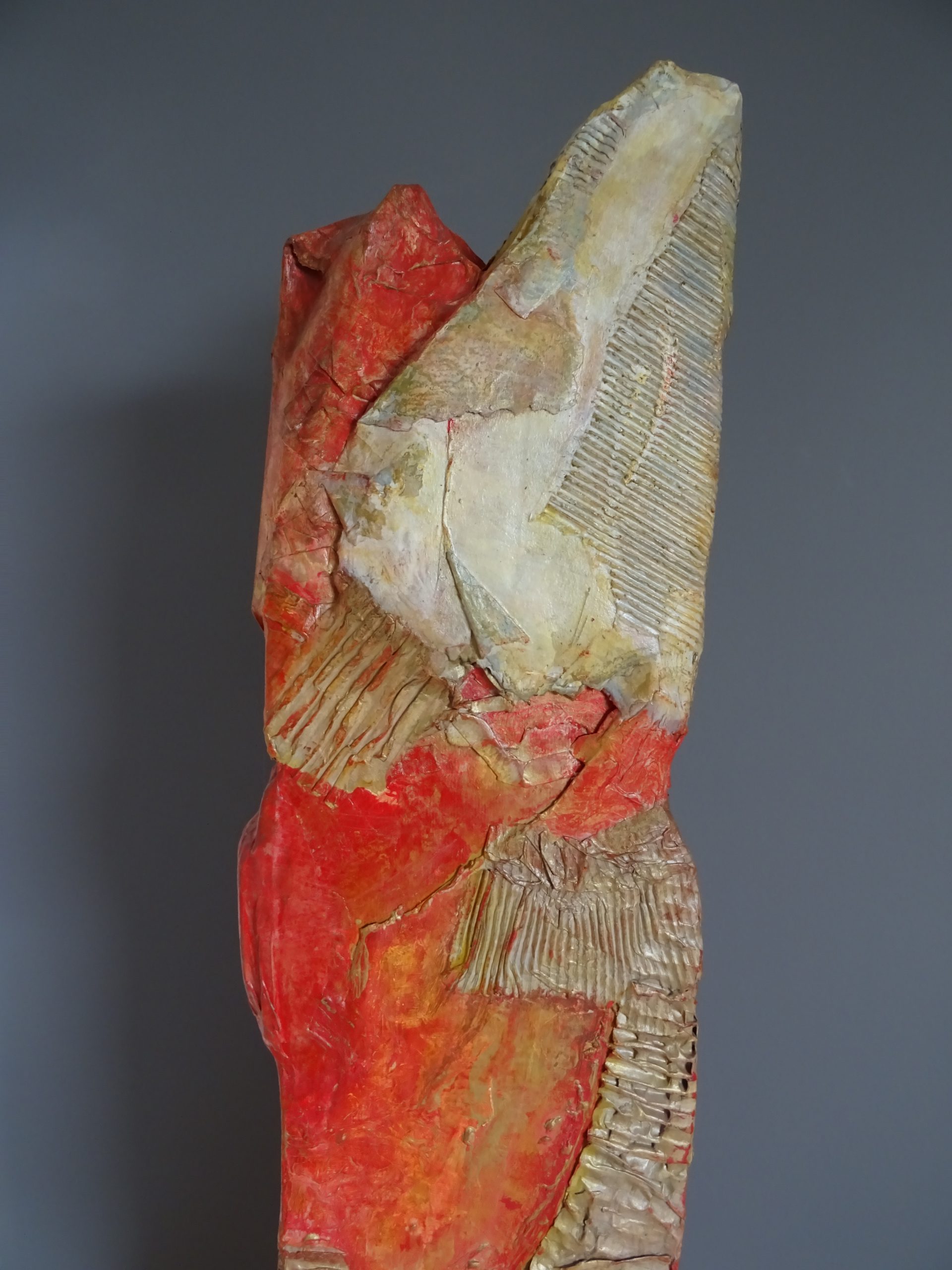 Totem en carton Sculpture Sylvie LOUDIERES