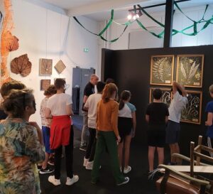 Visite expo Herbes folles du 4 juillet Collectif artistes Cantal redim (3)